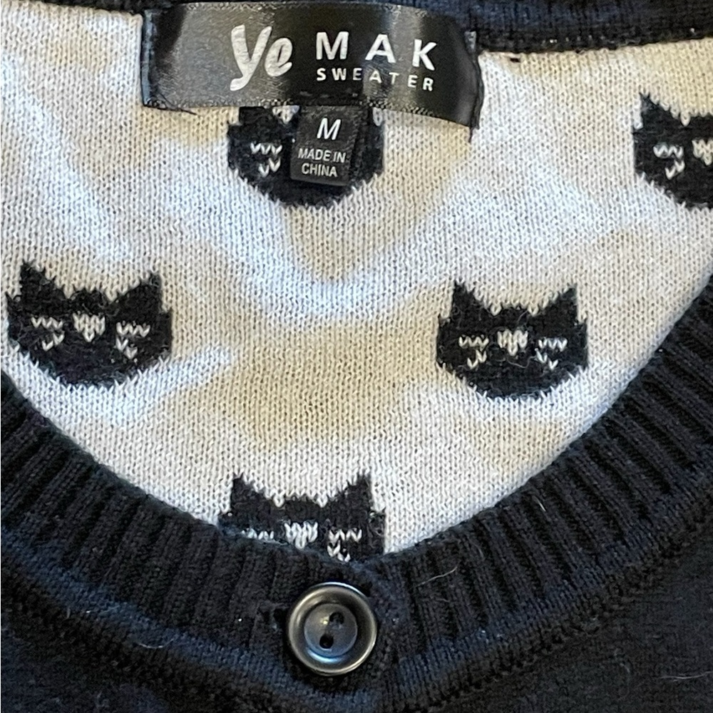 YE MAKE ROUND NECK BLACK AND WHITE CAT PATTERNED CARDIGAN SWEATER MEDIUM - Picture 8 of 12